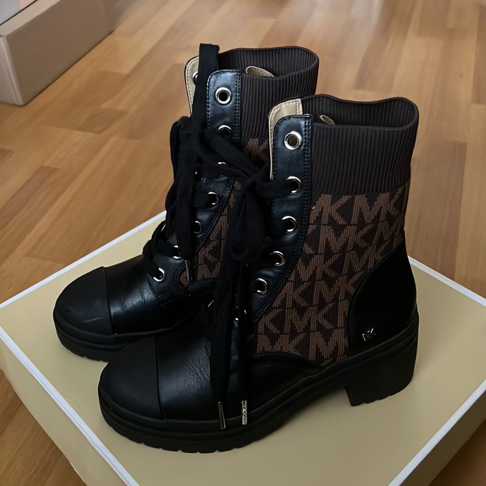 MICHAEL MICHAEL KORS Brea Leather and Logo Jacquard Combat Boot | BLK/BROWN